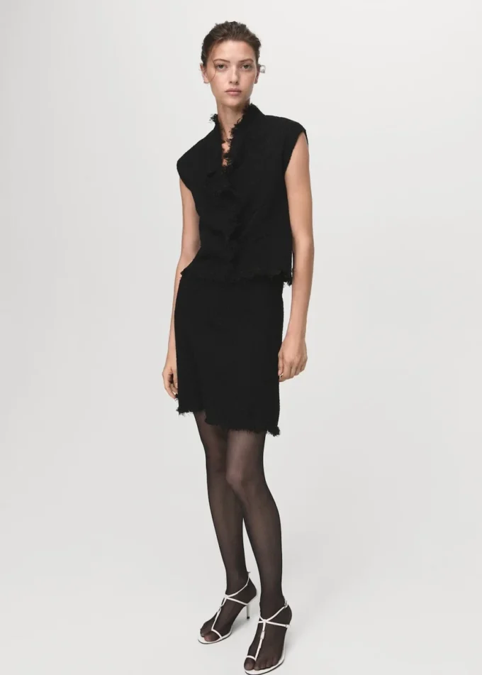 Bluzka z krzyżującym się dekoltem i postrzępionymi wykończeniami Bluzka z krzyżującym się dekoltem i postrzępionymi wykończeniami