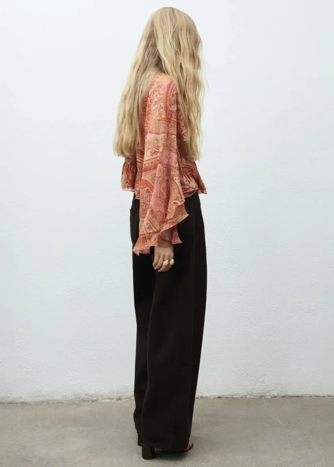 Bluzka z nadrukiem i falbanami Bluzka z nadrukiem i falbanami