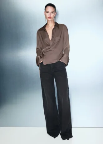 Bluzka z satyny z krzyżowanym dekoltem