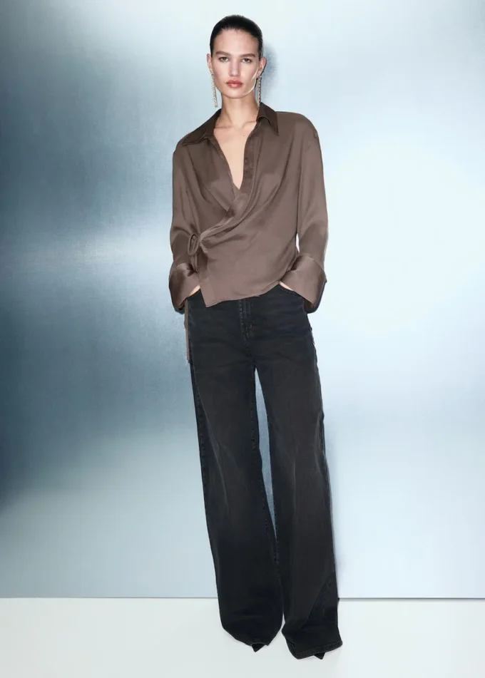 Bluzka z satyny z krzyżowanym dekoltem Bluzka z satyny z krzyżowanym dekoltem