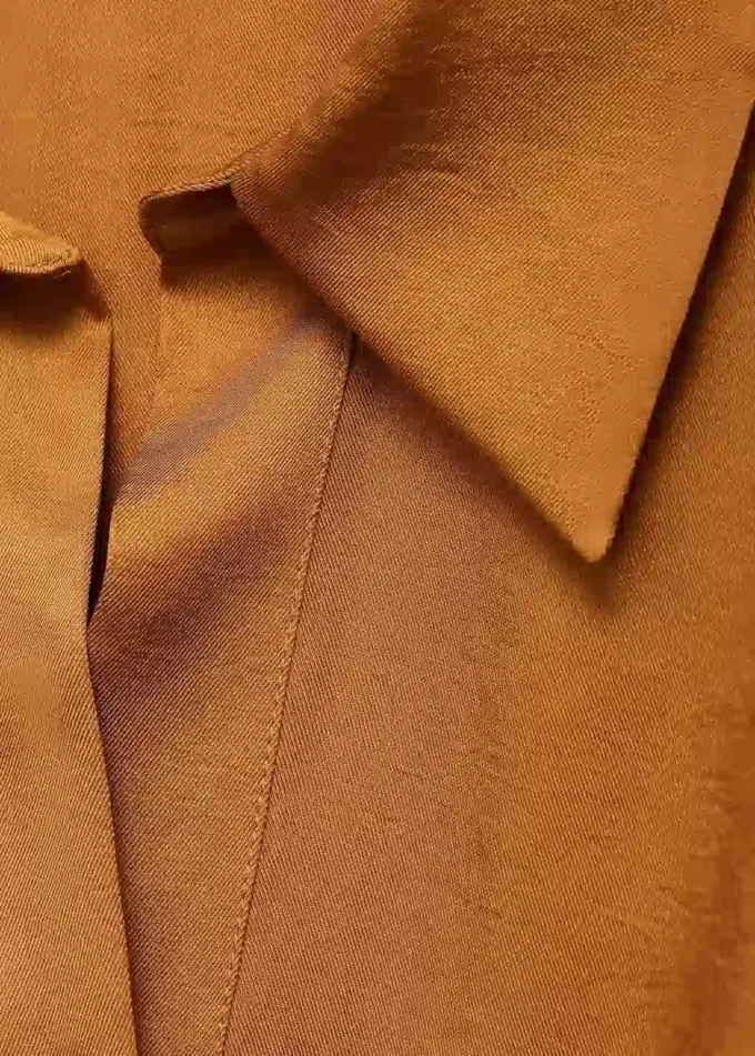 Bluzka z satyny z krzyżowanym dekoltem