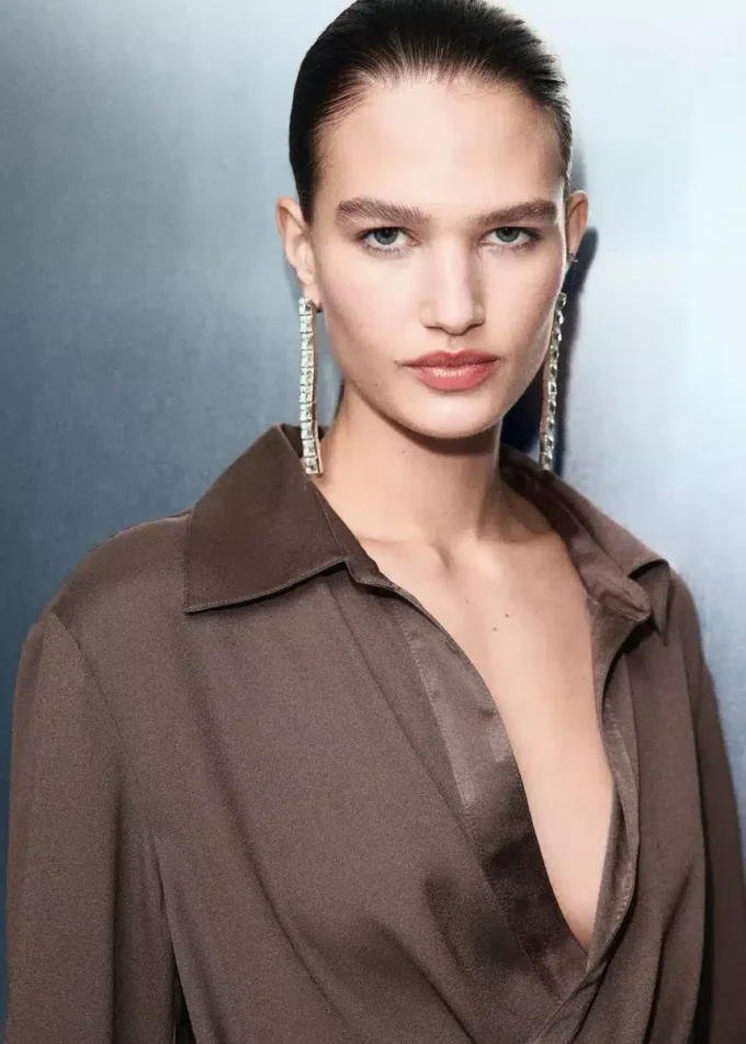 Bluzka z satyny z krzyżowanym dekoltem Bluzka z satyny z krzyżowanym dekoltem