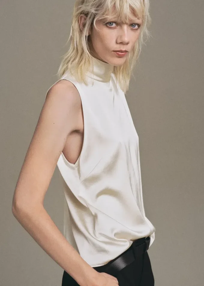 Bluzka z satyny z wysokim kołnierzem Bluzka z satyny z wysokim kołnierzem