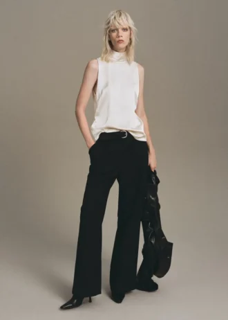 Bluzka z satyny z wysokim kołnierzem Bluzka z satyny z wysokim kołnierzem