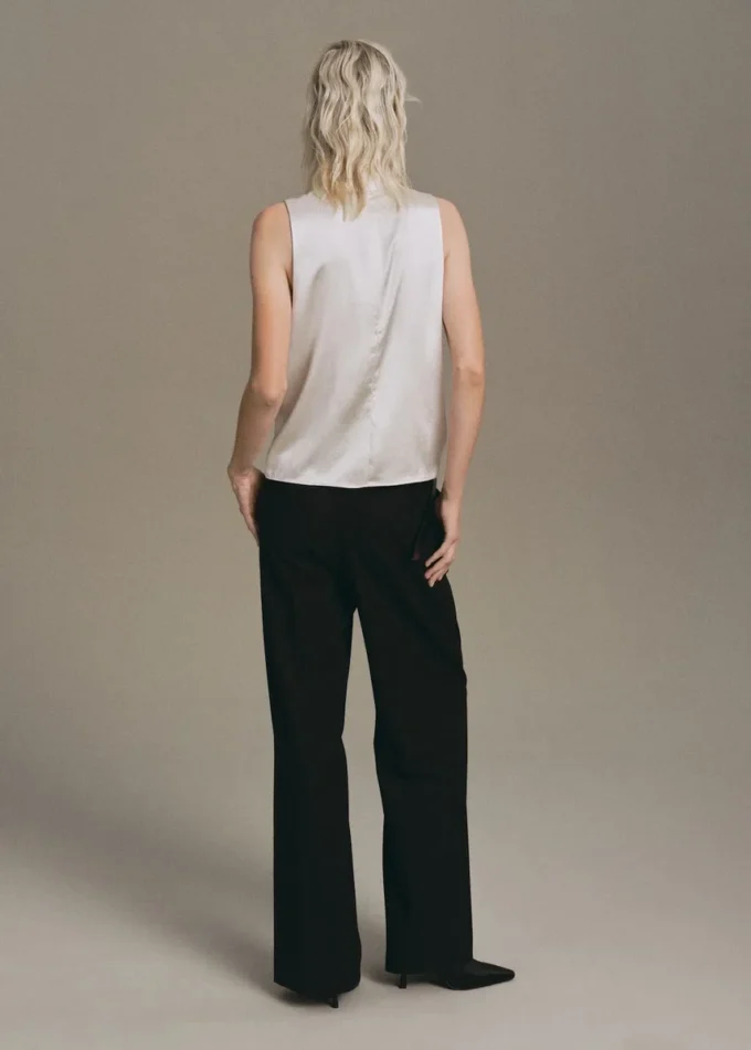 Bluzka z satyny z wysokim kołnierzem Bluzka z satyny z wysokim kołnierzem