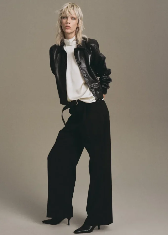 Bluzka z satyny z wysokim kołnierzem Bluzka z satyny z wysokim kołnierzem