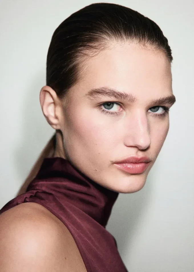 Bluzka z satyny z wysokim kołnierzem Bluzka z satyny z wysokim kołnierzem