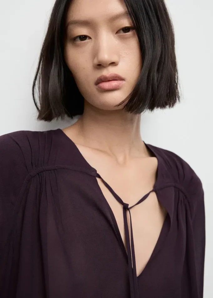 Bluzka z szyfonu z kokardką przy dekolcie Bluzka z szyfonu z kokardką przy dekolcie