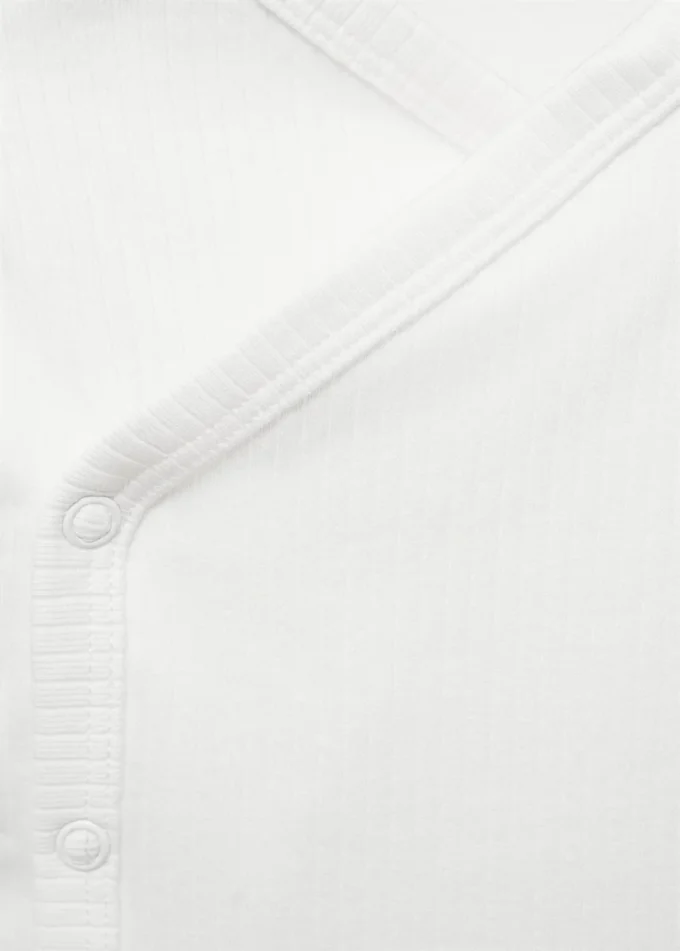 Body z dekoltem w szpic i guzikami Body z dekoltem w szpic i guzikami