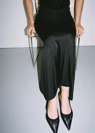 Buty na wysokim obcasie z marszczoną kokardką