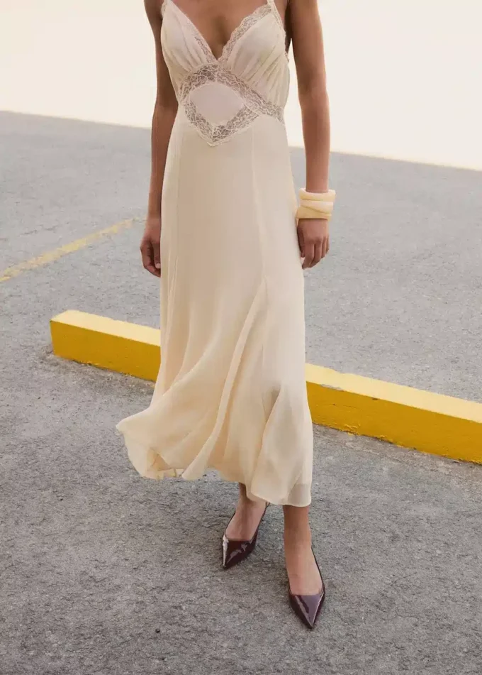 Buty z lakierowanej skóry na niskim obcasie