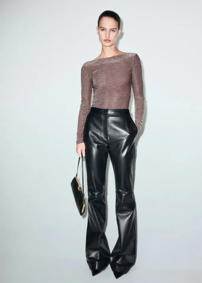 Błyszcząca bluzka z dekoltem w łódkę Błyszcząca bluzka z dekoltem w łódkę