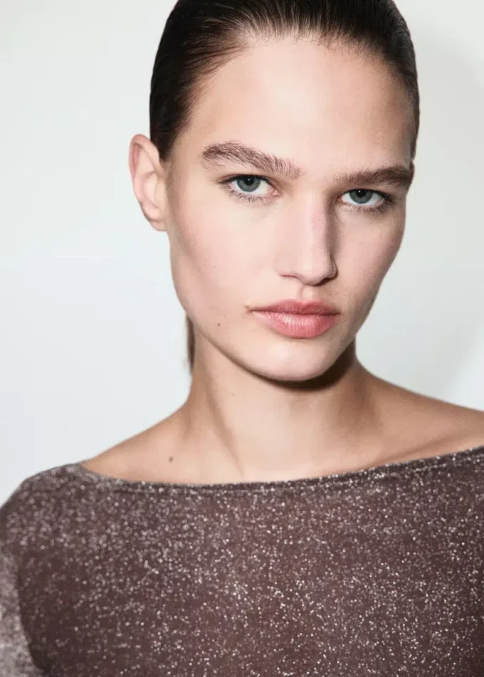 Błyszcząca bluzka z dekoltem w łódkę Błyszcząca bluzka z dekoltem w łódkę