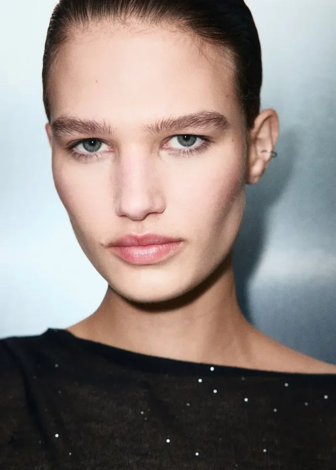 Błyszcząca bluzka z dekoltem w łódkę Błyszcząca bluzka z dekoltem w łódkę