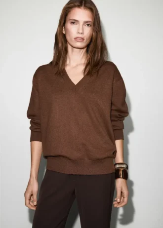 Cienki sweter z dekoltem w serek