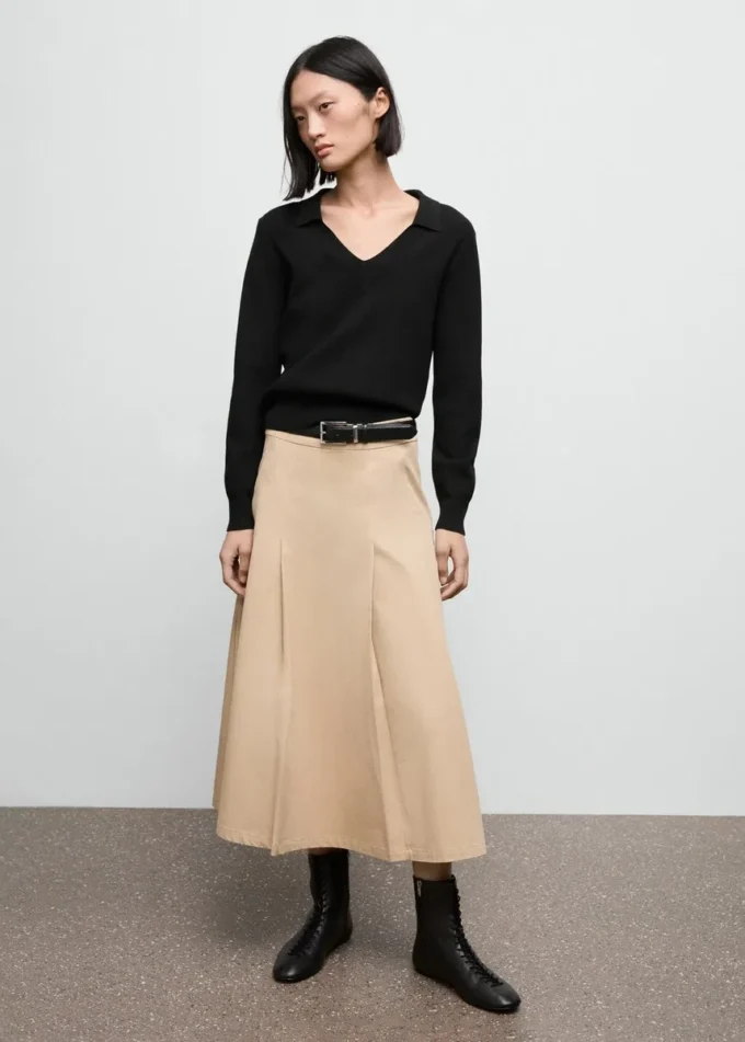 Cienki sweter z dekoltem w serek Cienki sweter z dekoltem w serek