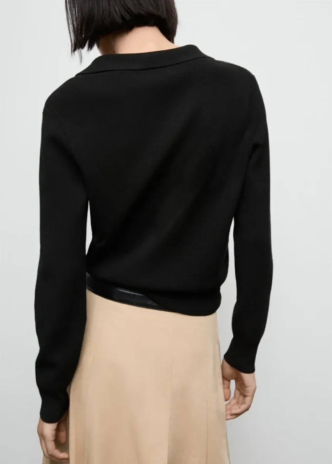 Cienki sweter z dekoltem w serek Cienki sweter z dekoltem w serek