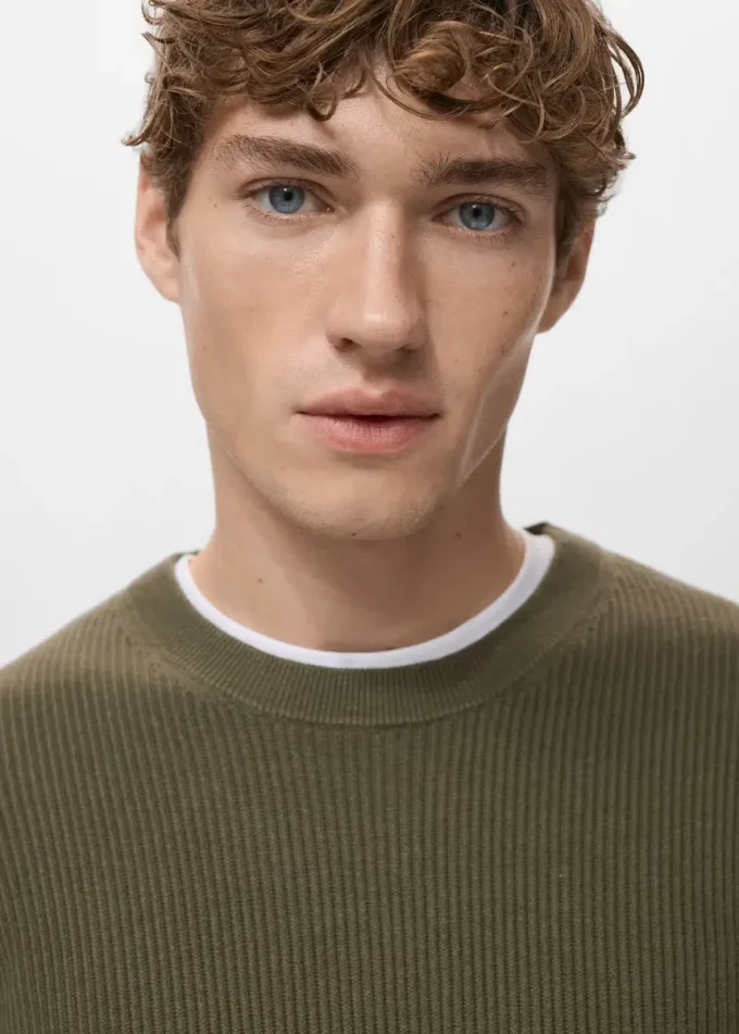 Cienki sweter z dzianiny bawełnianej Cienki sweter z dzianiny bawełnianej