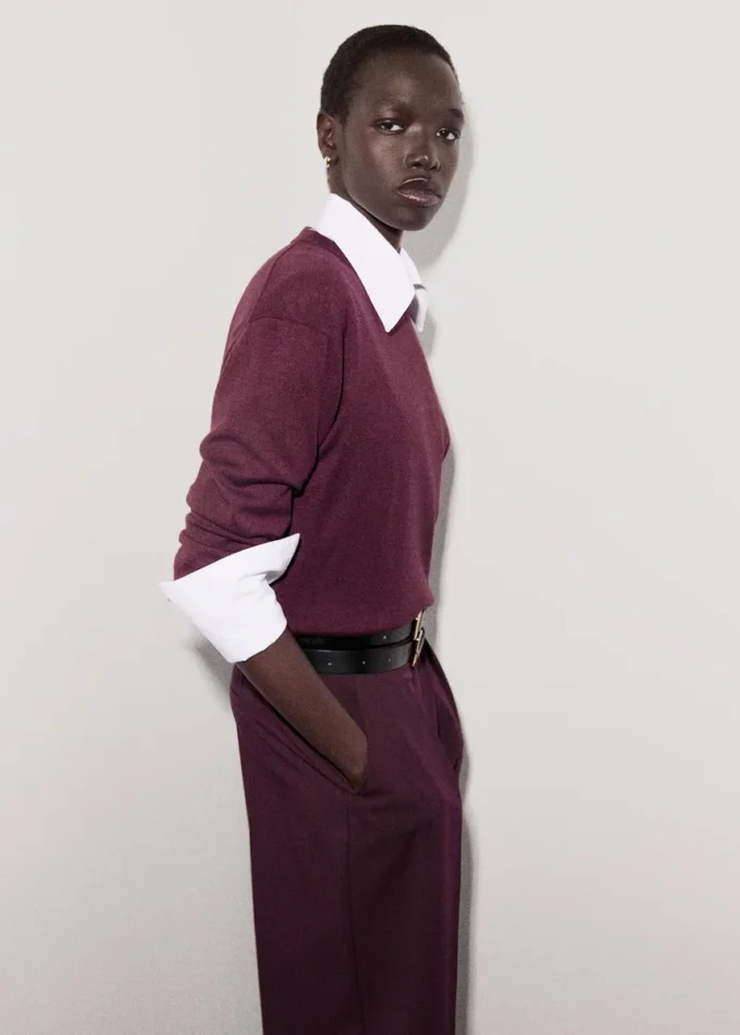 Cienki sweter z okrągłym dekoltem Cienki sweter z okrągłym dekoltem