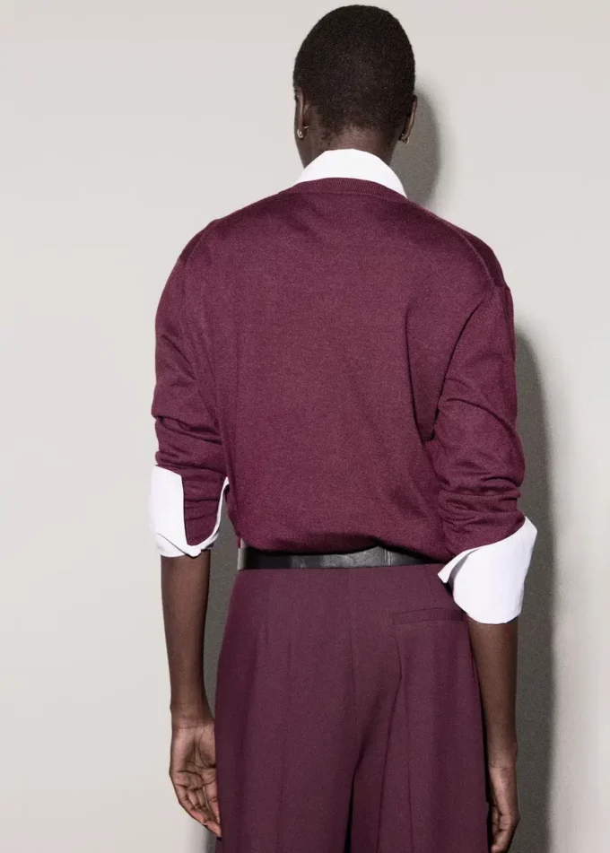 Cienki sweter z okrągłym dekoltem Cienki sweter z okrągłym dekoltem