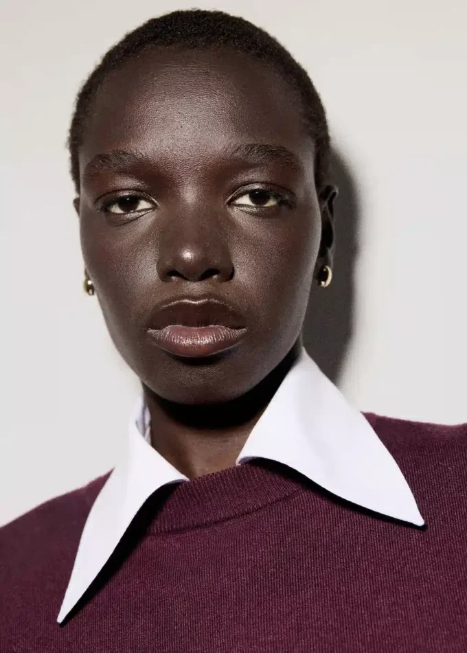 Cienki sweter z okrągłym dekoltem Cienki sweter z okrągłym dekoltem