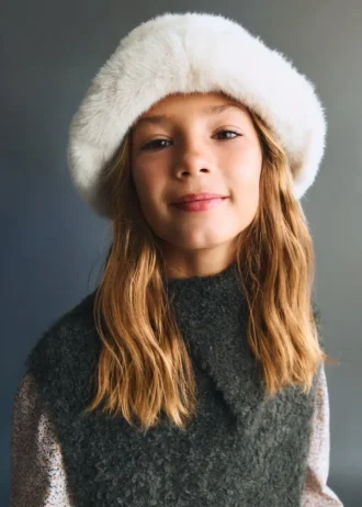 Czapka typu bucket z efektem futra