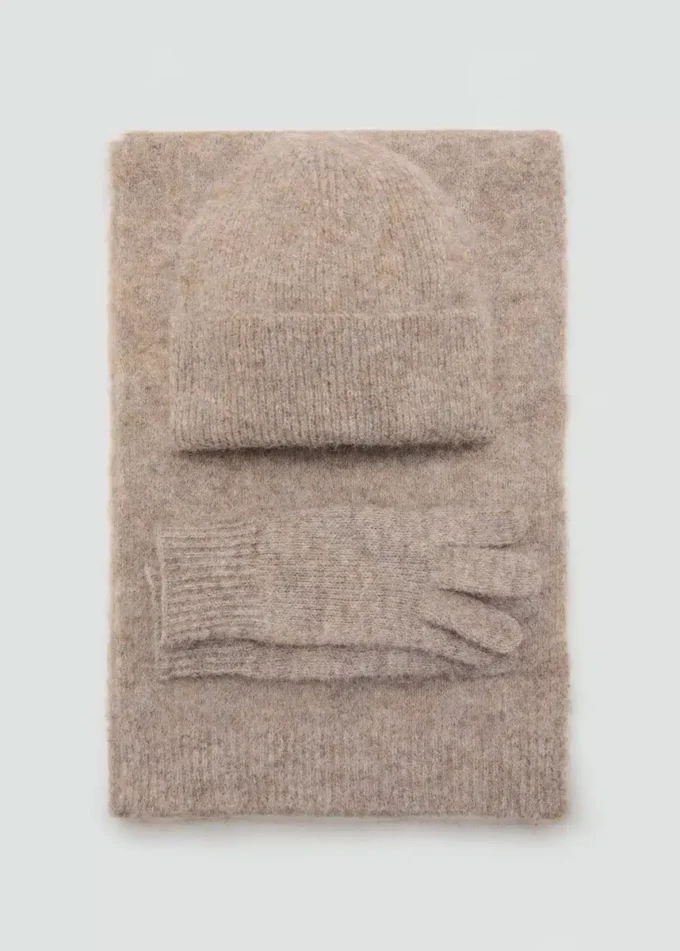 Czapka z dzianiny prążkowanej Czapka z dzianiny prążkowanej