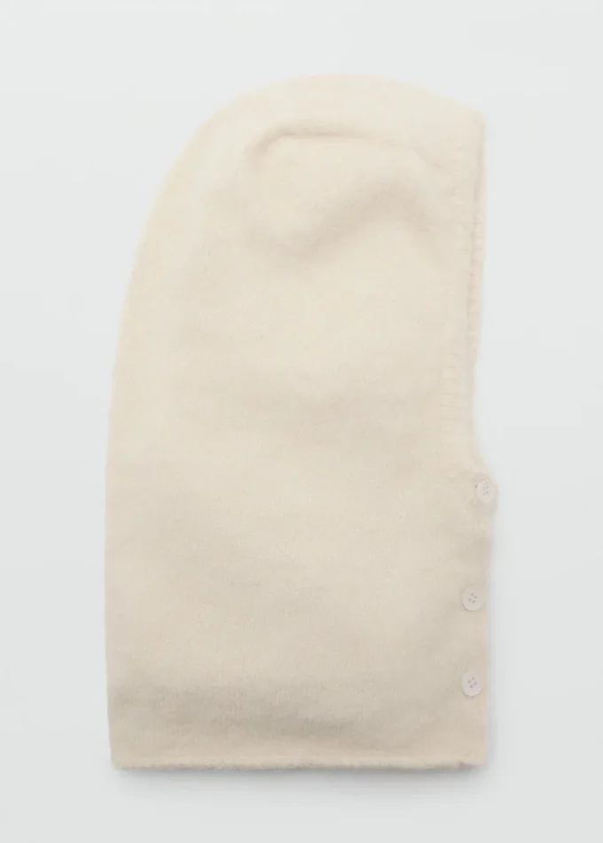 Czapka z dzianiny z guzikami