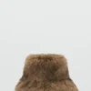 Czapka z futrzanym wykończeniem Czapka z futrzanym wykończeniem