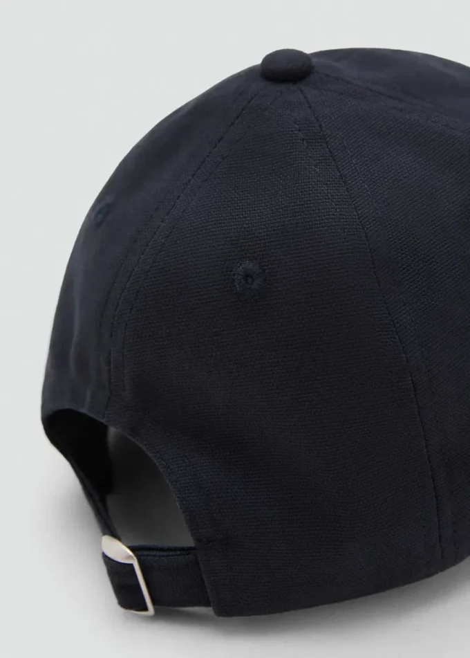 Czapka z haftowanym napisem Czapka z haftowanym napisem