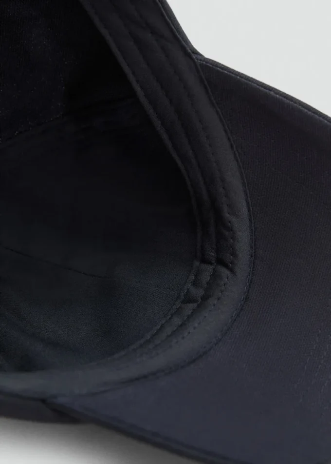 Czapka z haftowanym napisem Czapka z haftowanym napisem