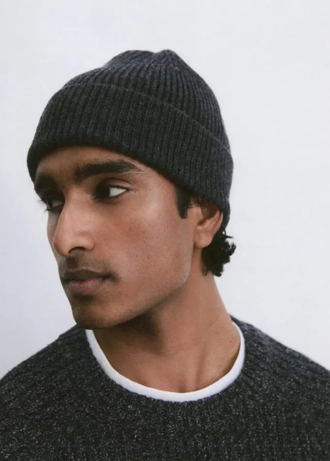 Czapka z prążkowanej wełny