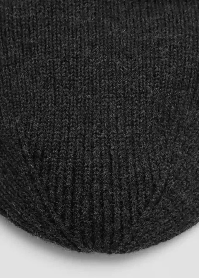 Czapka z prążkowanej wełny