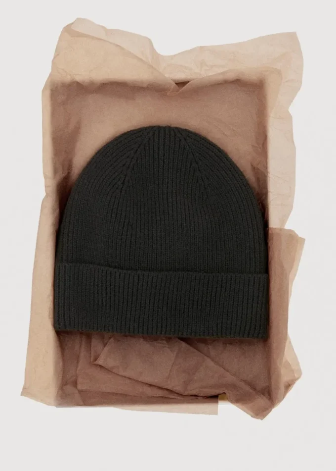 Czapka z prążkowanej wełny