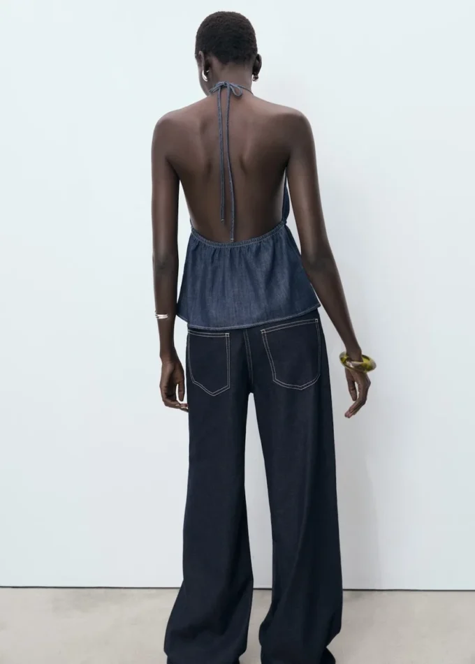 Dżinsowa bluzka z dekoltem w szpic i kokardką Dżinsowa bluzka z dekoltem w szpic i kokardką