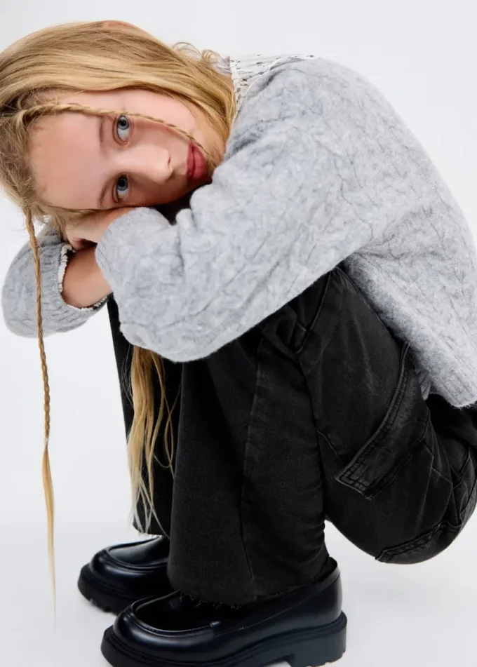 Dżinsy cargo z rozszerzanymi nogawkami