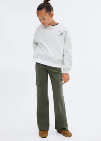 Dżinsy cargo z rozszerzanymi nogawkami