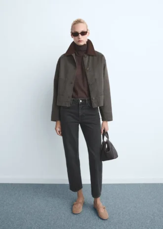 Dżinsy o dopasowanym kroju i wysokim stanie