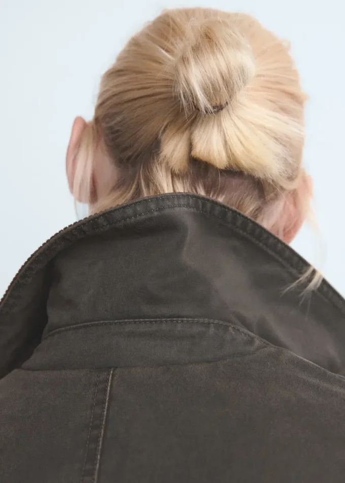 Dżinsy o dopasowanym kroju i wysokim stanie Dżinsy o dopasowanym kroju i wysokim stanie