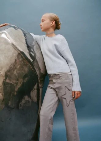 Dzianinowy sweter z prążkowanym wykończeniem