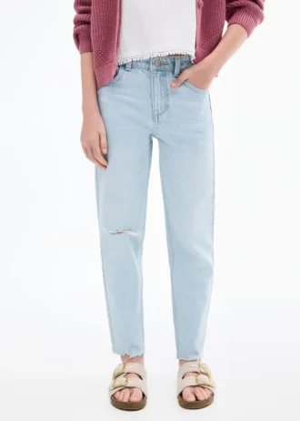 Dżinsy z ozdobnymi przetarciami w kroju mom fit Dżinsy z ozdobnymi przetarciami w kroju mom fit