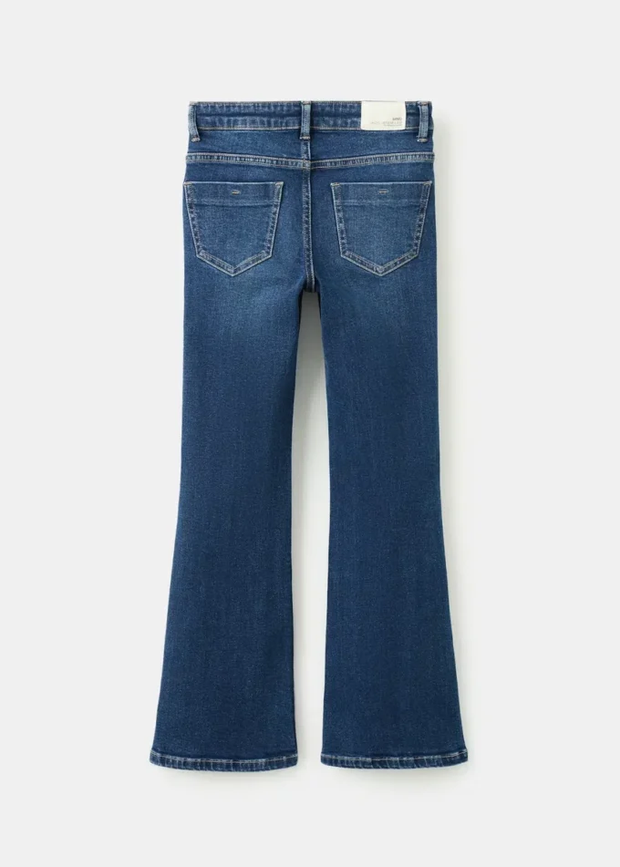 Dżinsy z rozkloszowanymi nogawkami i guzikami Dżinsy z rozkloszowanymi nogawkami i guzikami