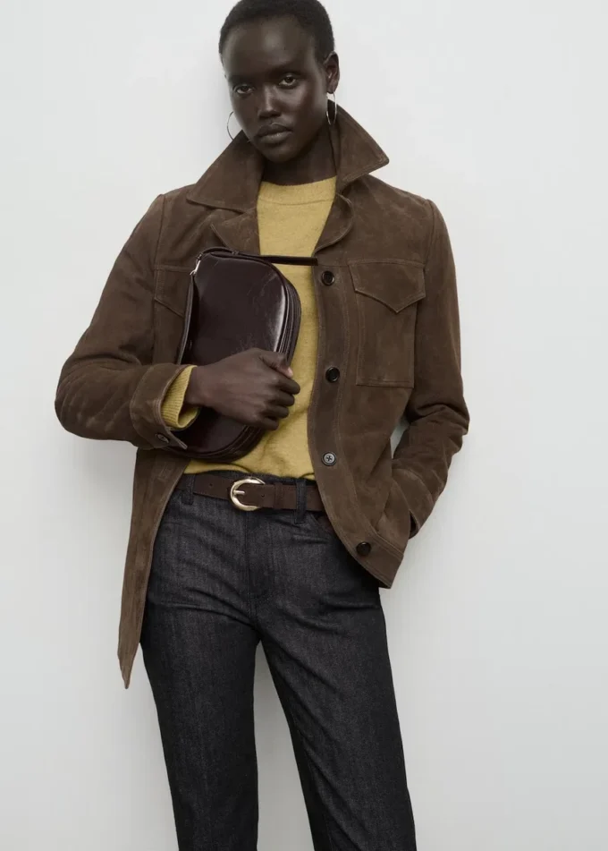 Dżinsy z rozszerzanymi nogawkami i średnim stanem Dżinsy z rozszerzanymi nogawkami i średnim stanem