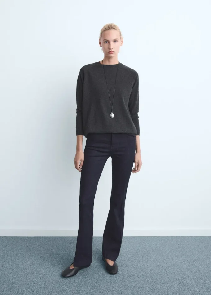 Dżinsy z rozszerzanymi nogawkami, średni stan, prane Dżinsy z rozszerzanymi nogawkami, średni stan, prane