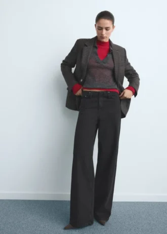 Dżinsy z szerokimi nogawkami i średnim stanem