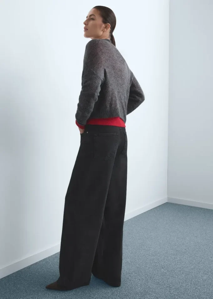 Dżinsy z szerokimi nogawkami i średnim stanem