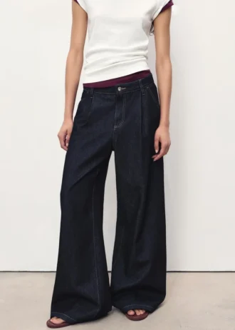 Dżinsy z szerokimi nogawkami i zakładkami