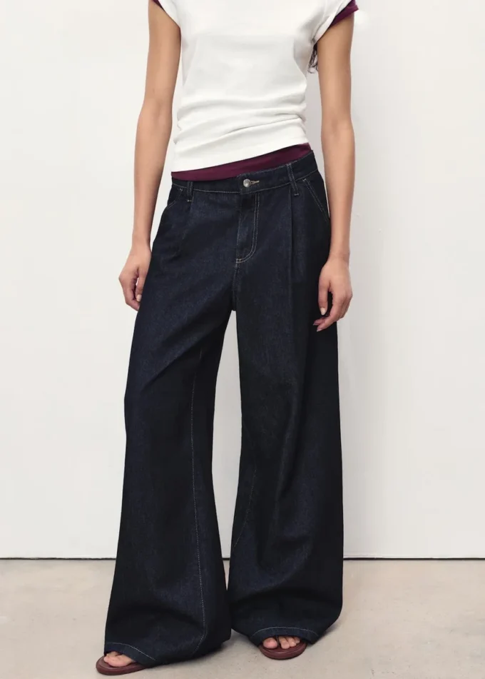Dżinsy z szerokimi nogawkami i zakładkami Dżinsy z szerokimi nogawkami i zakładkami