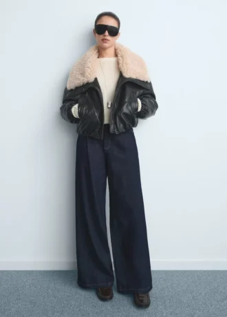 Dżinsy z szerokimi nogawkami i zakładkami