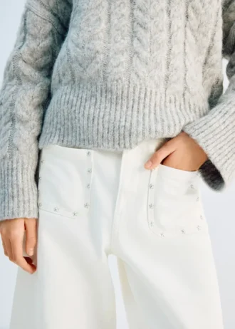 Dżinsy z ćwiekami w kształcie gwiazdy